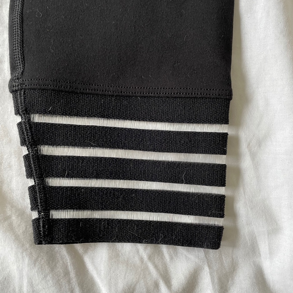 Rare Lorna Jane Zipped front legging 7/8 small - Picture 2 of 5